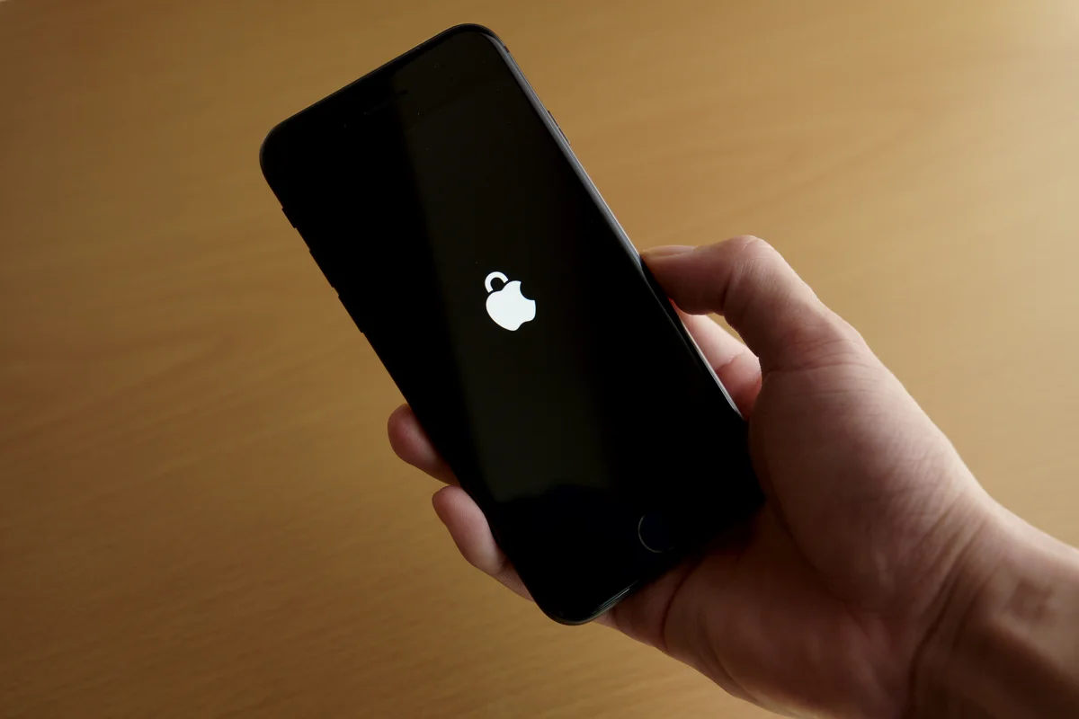 AI Helps Create Untethered Jailbreak for iOS 27.0.1